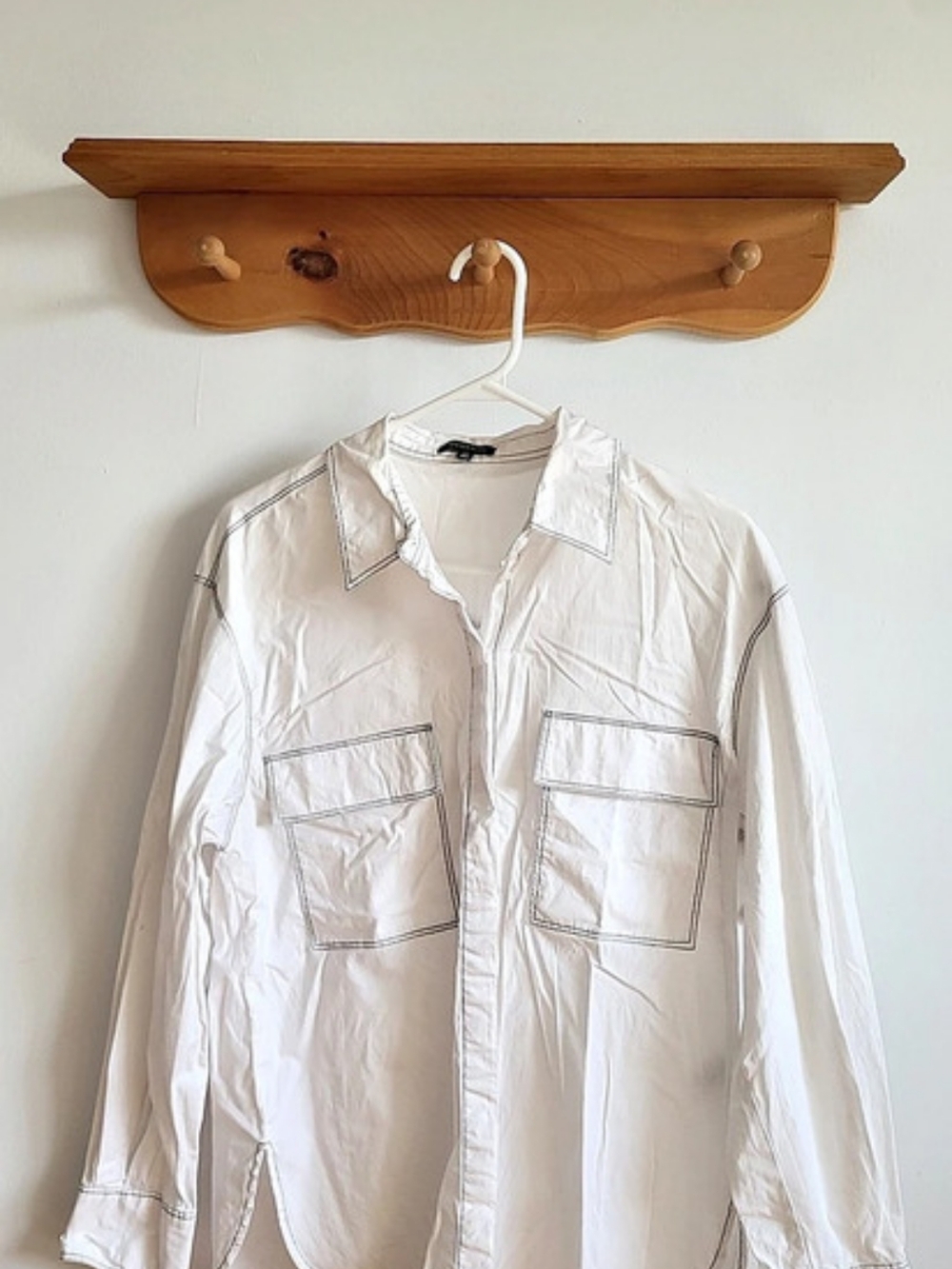 Dynamite Small White Blouse With Black Contrast Stitching